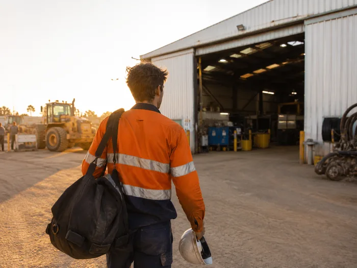 Guide : WHV 417 : stratégie emploi industriel pour votre première année